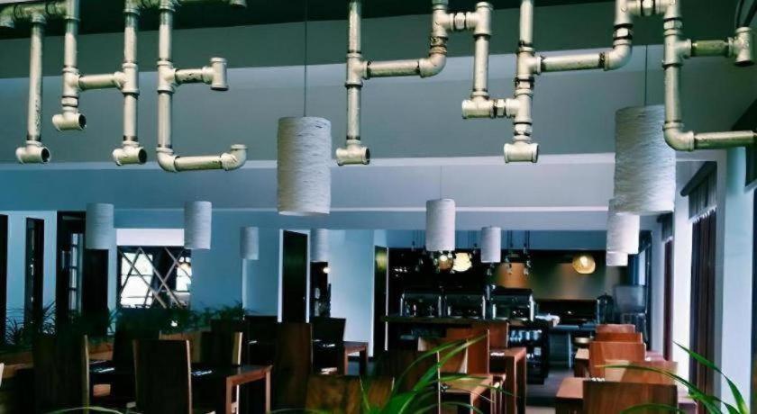 Lot 10 Boutique Hotel Кучінг Екстер'єр фото