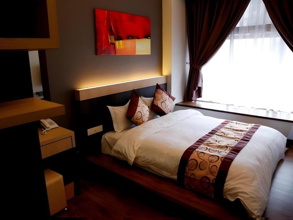Lot 10 Boutique Hotel Кучінг Екстер'єр фото